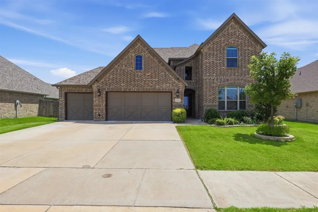 212 Lillian Lane Waxahachie TX 75165