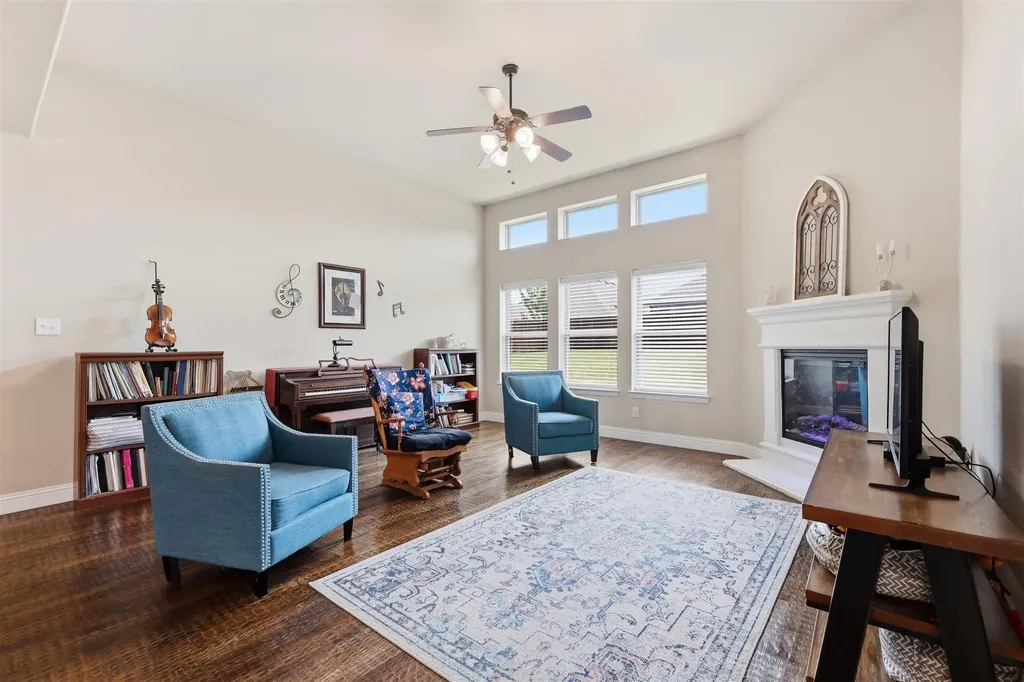 212 Lillian Lane Waxahachie TX 75165