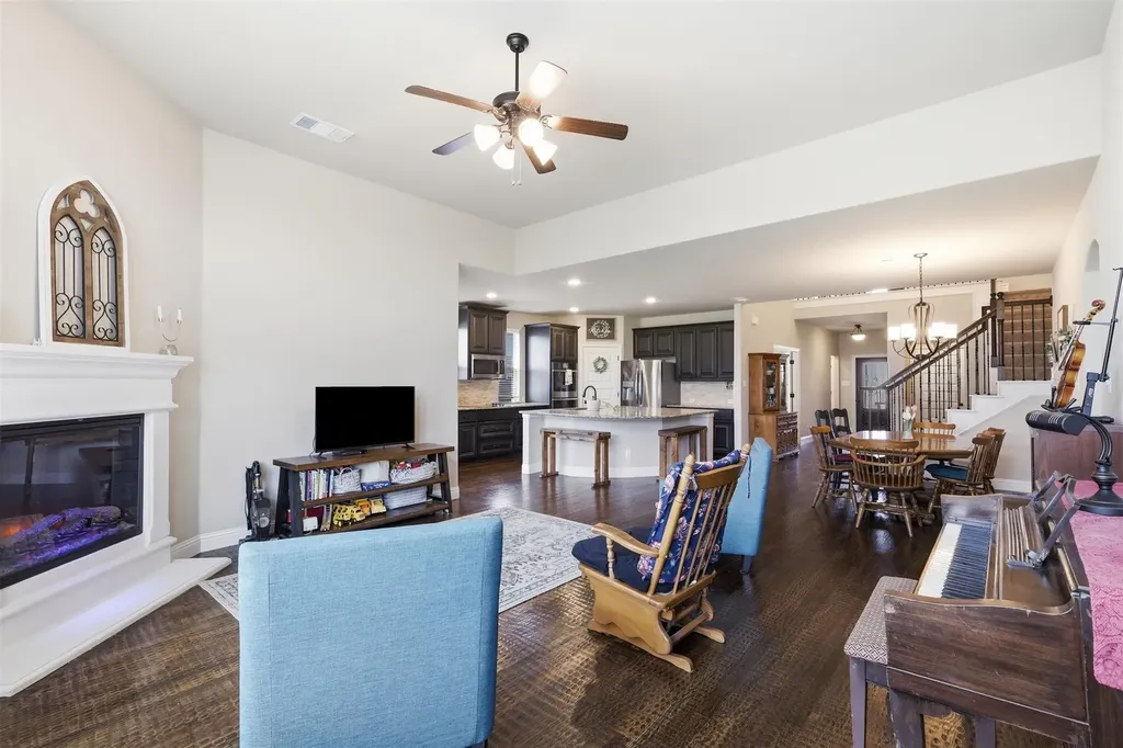 212 Lillian Lane Waxahachie TX 75165