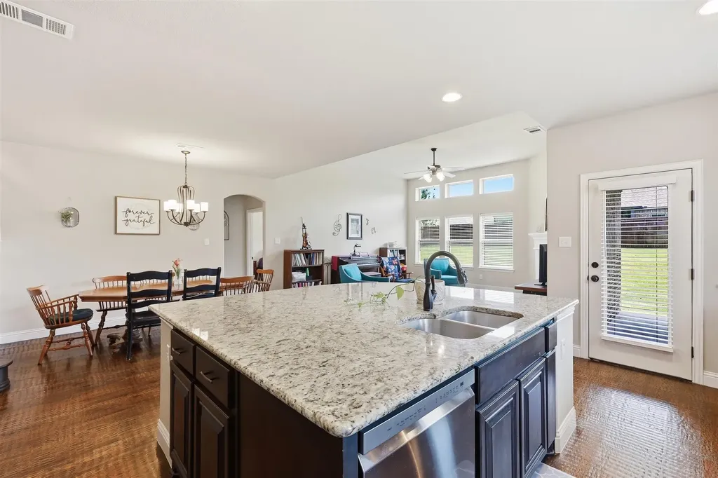 212 Lillian Lane Waxahachie TX 75165