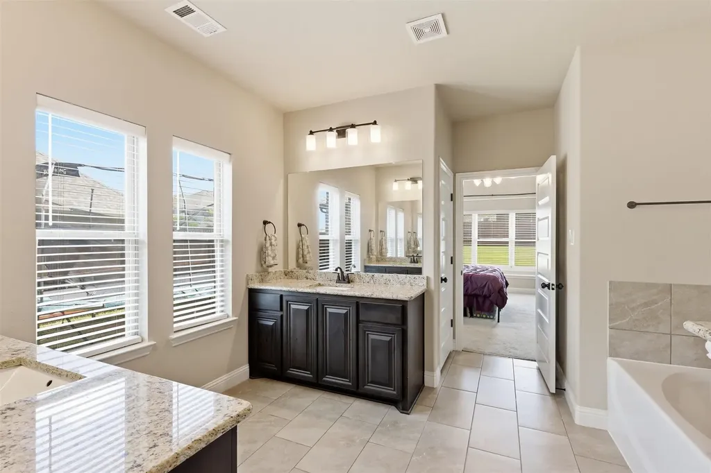 212 Lillian Lane Waxahachie TX 75165