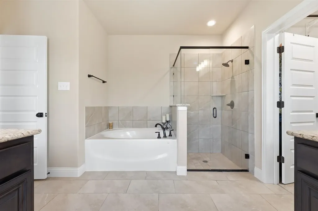 212 Lillian Lane Waxahachie TX 75165