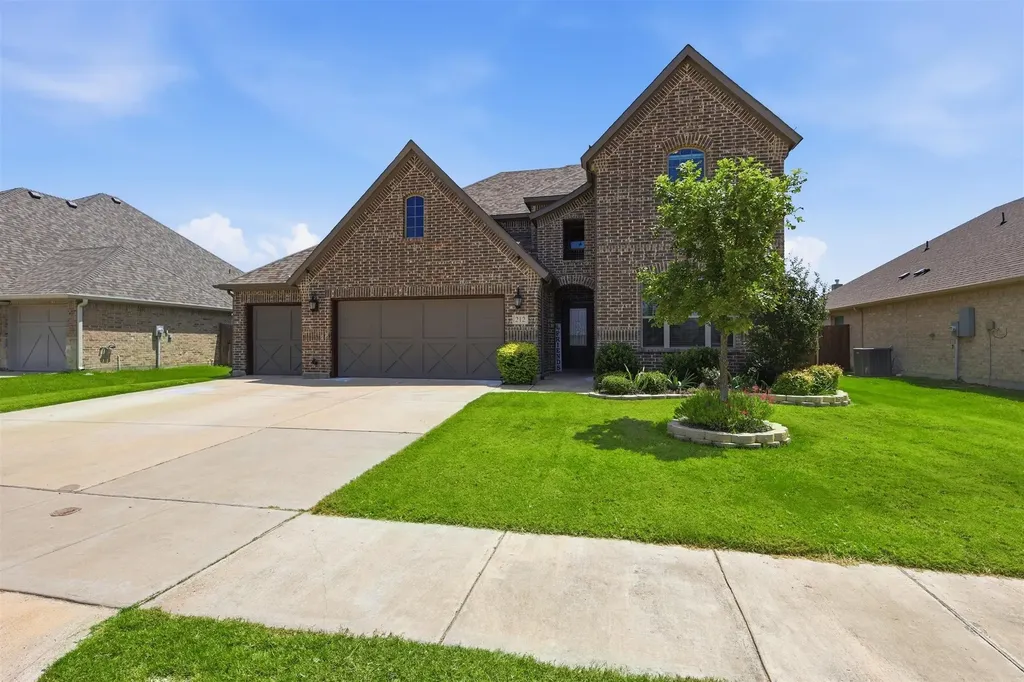 212 Lillian Lane Waxahachie TX 75165