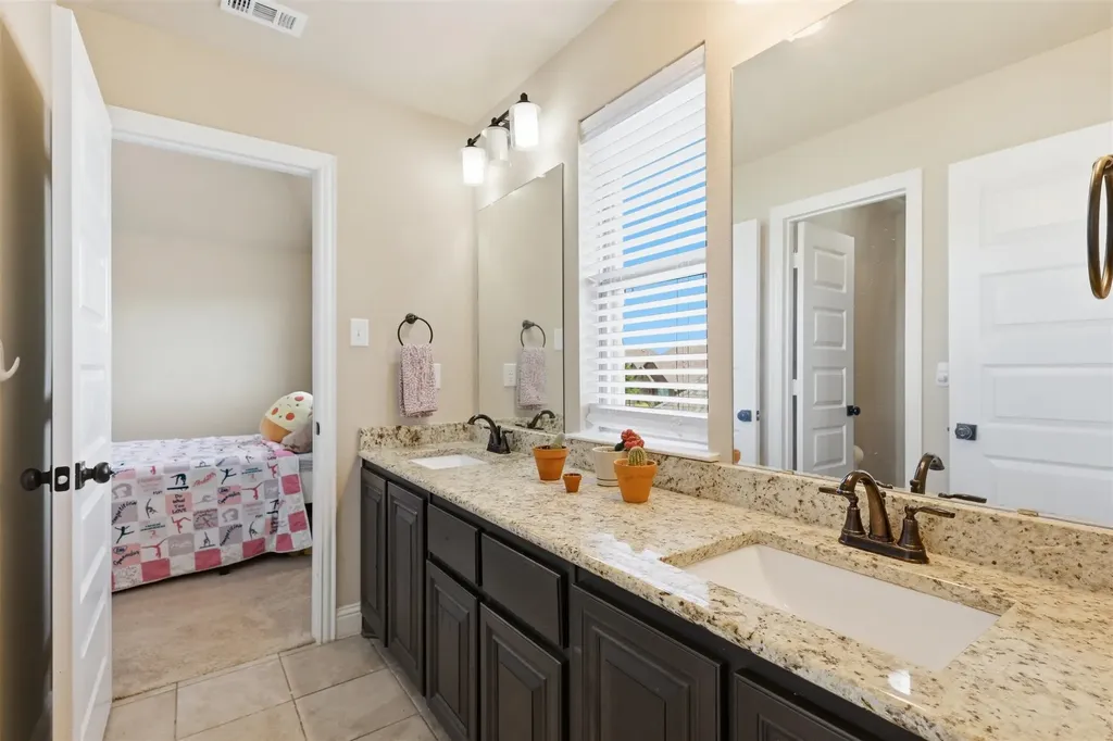 212 Lillian Lane Waxahachie TX 75165
