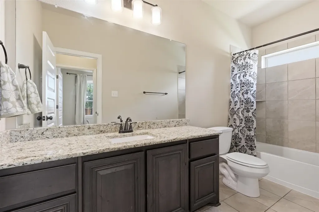 212 Lillian Lane Waxahachie TX 75165