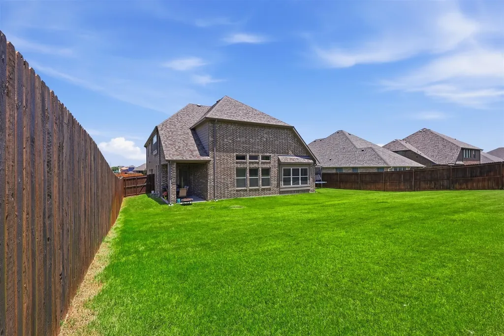212 Lillian Lane Waxahachie TX 75165
