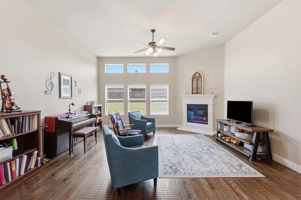 212 Lillian Lane Waxahachie TX 75165