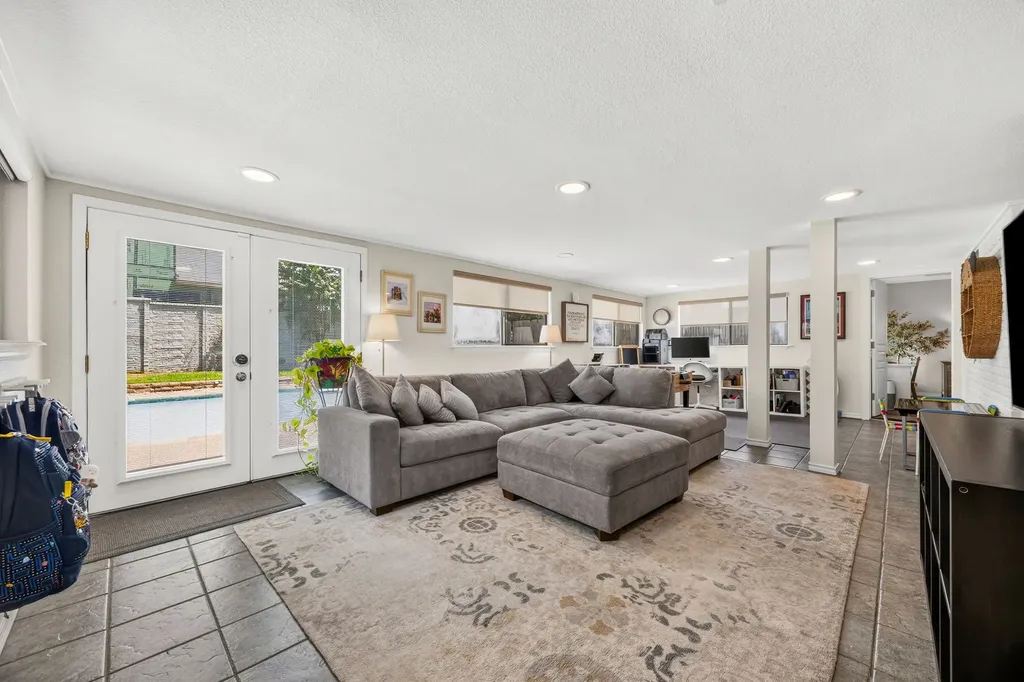 3040 Panhandle Drive Grapevine TX 76051