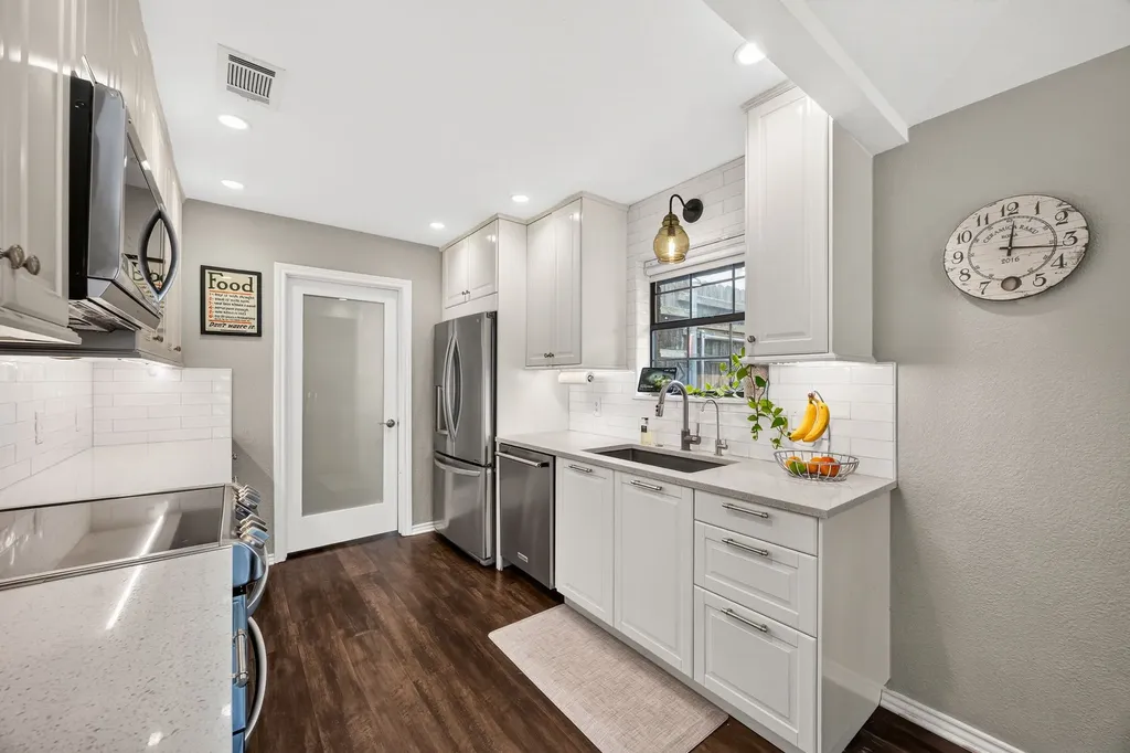 3040 Panhandle Drive Grapevine TX 76051