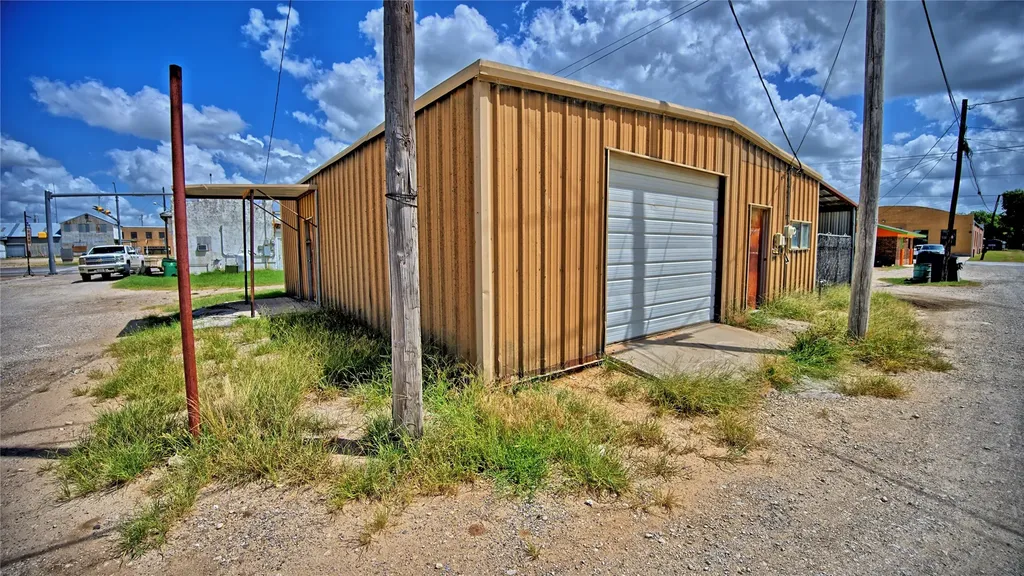 105 W Highway 82 Nocona TX 76255
