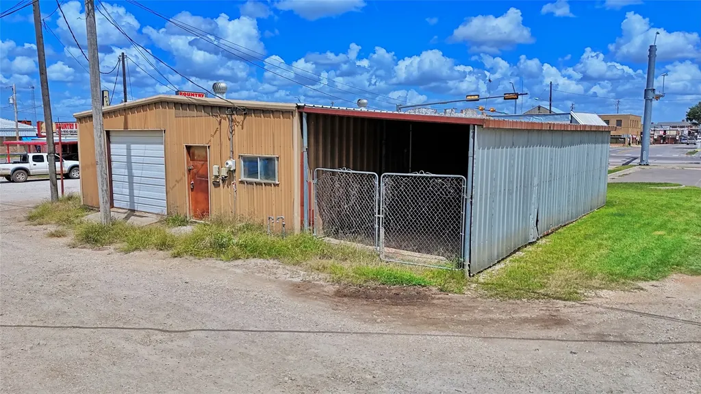 105 W Highway 82 Nocona TX 76255
