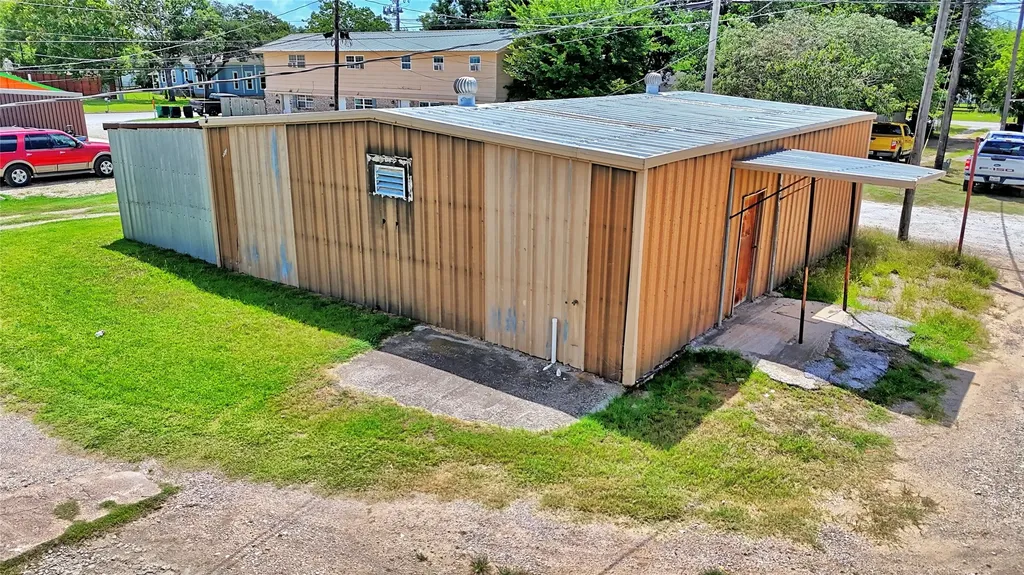 105 W Highway 82 Nocona TX 76255