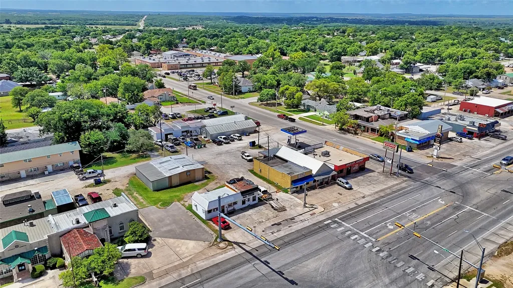 105 W Highway 82 Nocona TX 76255
