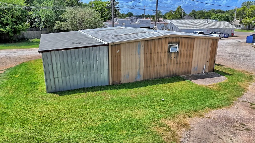 105 W Highway 82 Nocona TX 76255