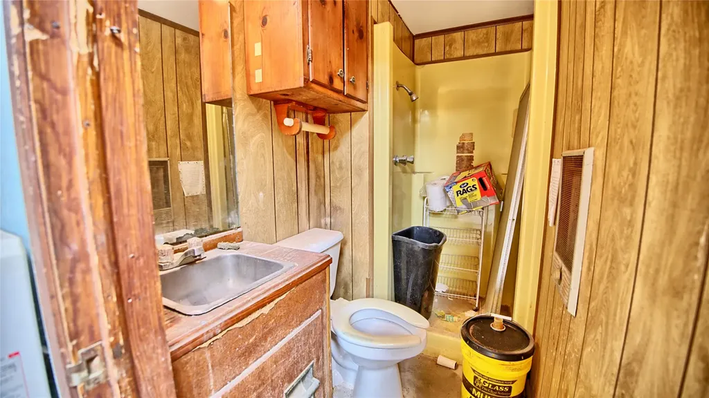 105 W Highway 82 Nocona TX 76255