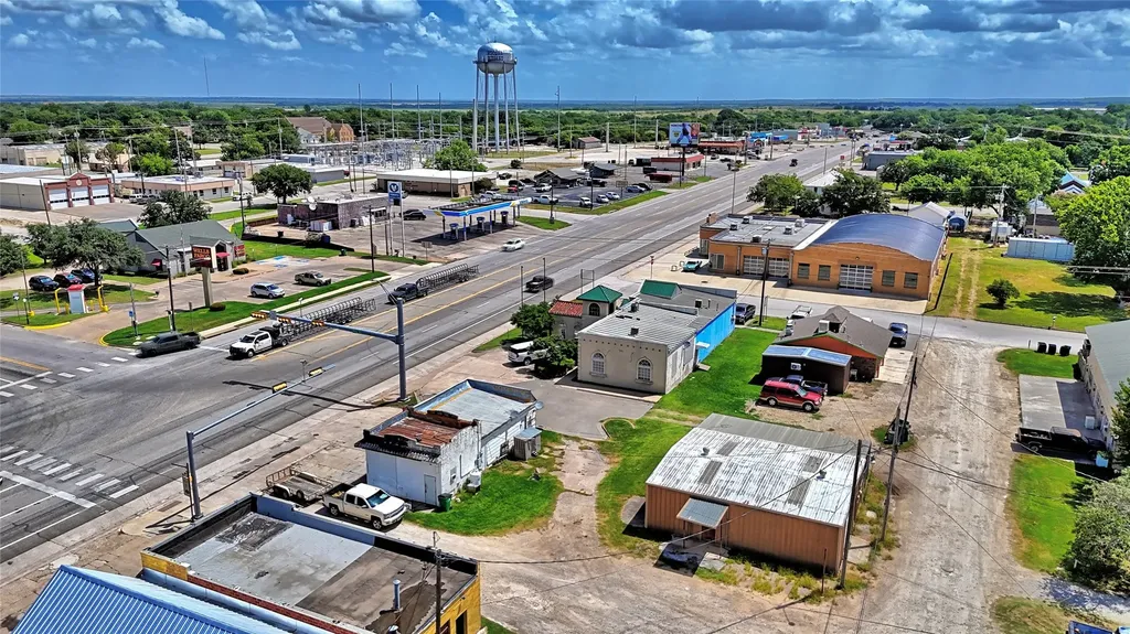 105 W Highway 82 Nocona TX 76255