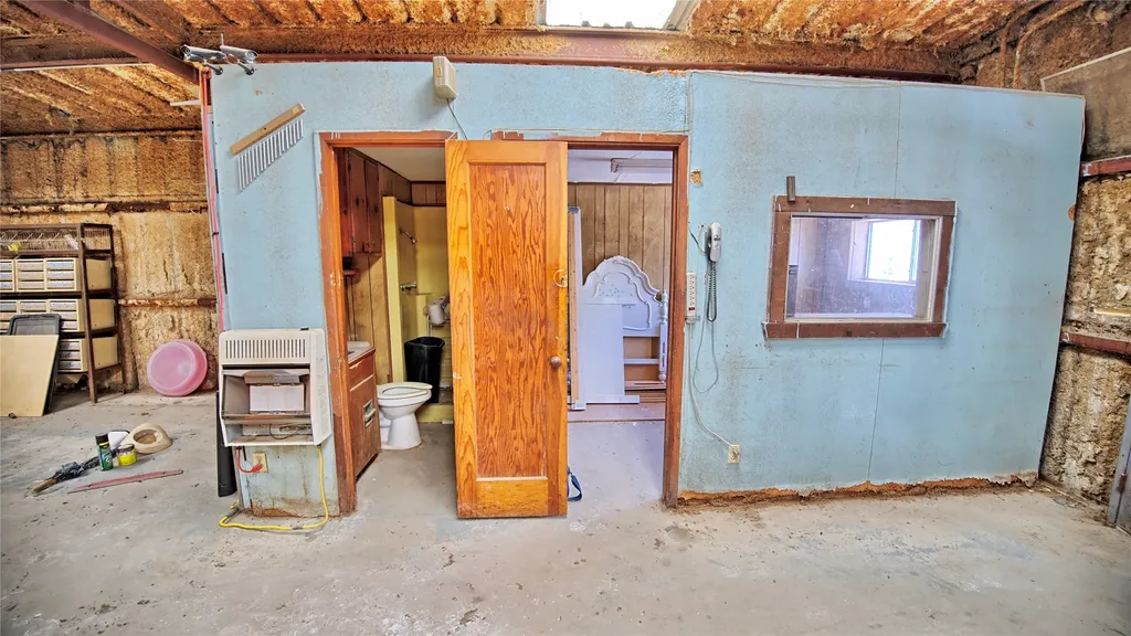 105 W Highway 82 Nocona TX 76255