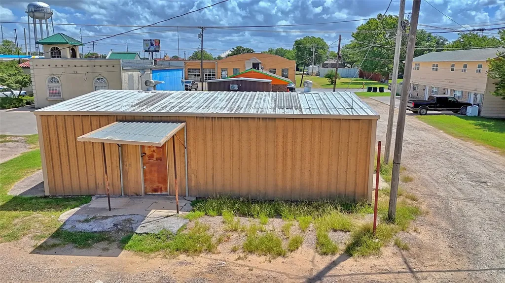 105 W Highway 82 Nocona TX 76255