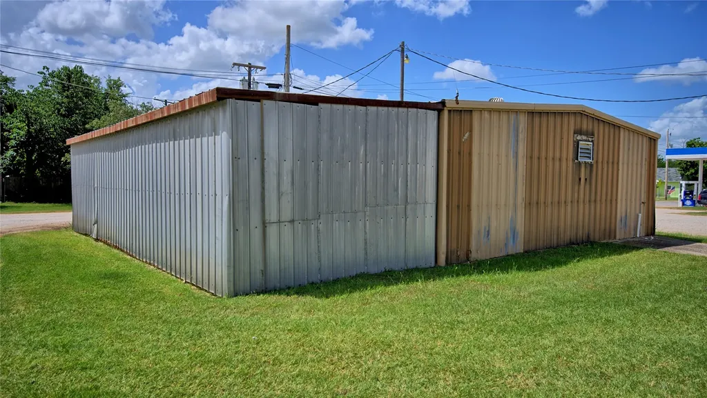 105 W Highway 82 Nocona TX 76255