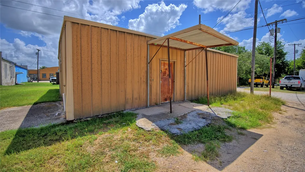 105 W Highway 82 Nocona TX 76255