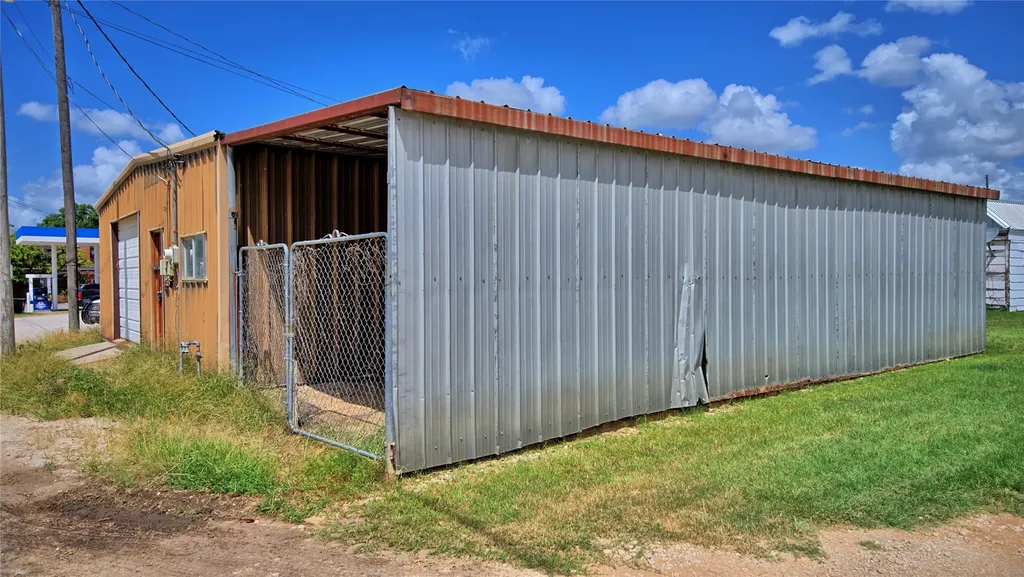 105 W Highway 82 Nocona TX 76255