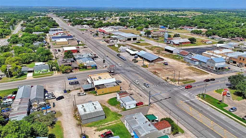 105 W Highway 82 Nocona TX 76255