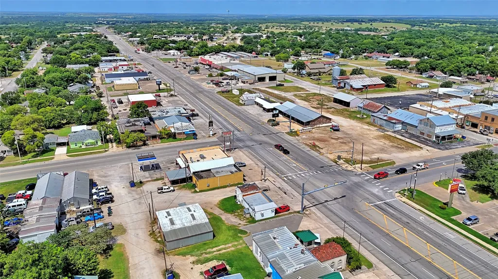 105 W Highway 82 Nocona TX 76255