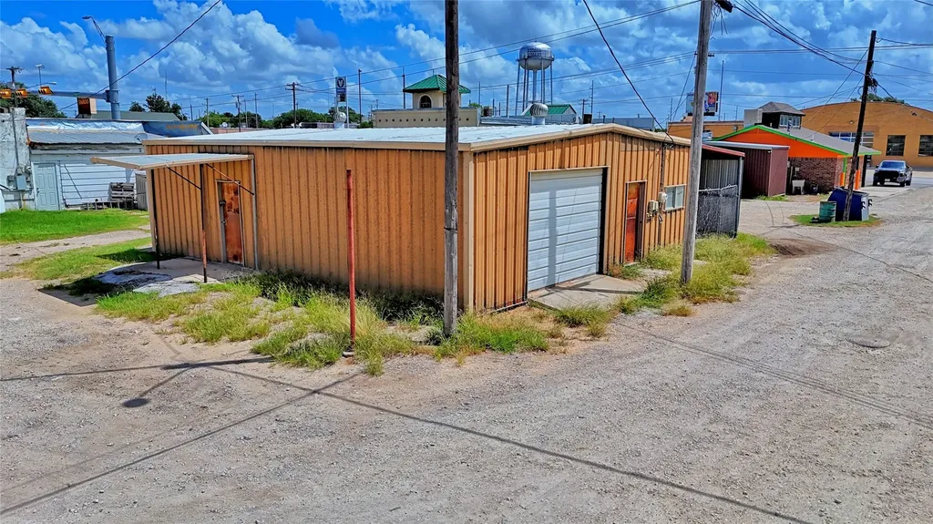 105 W Highway 82 Nocona TX 76255