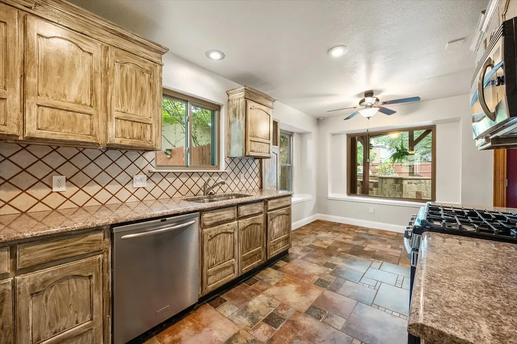 704 Whistler Drive Arlington TX 76006