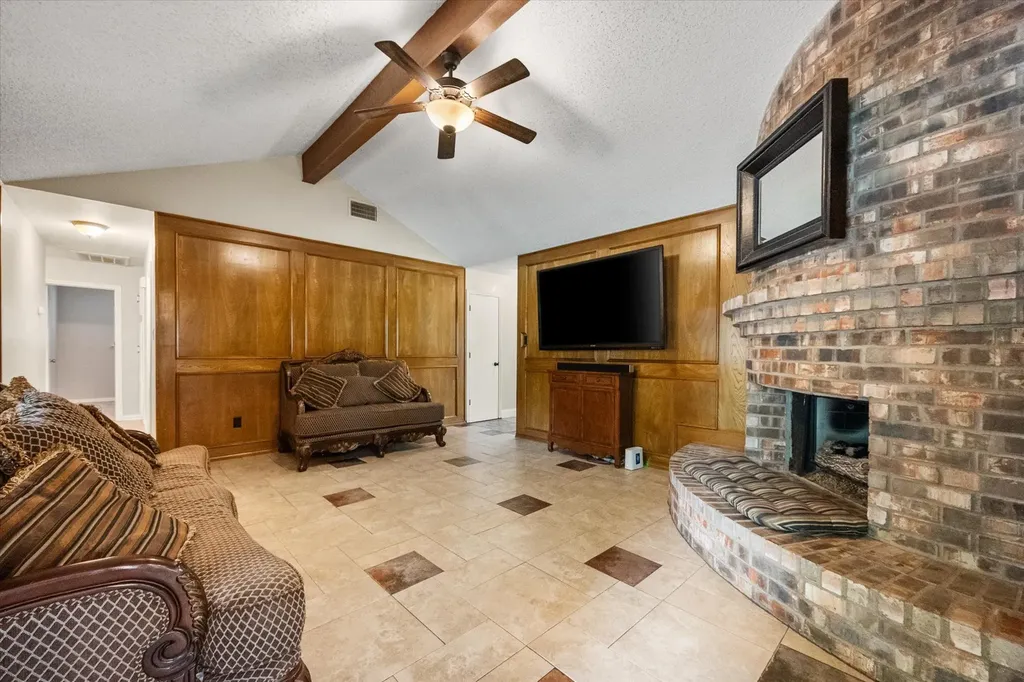 704 Whistler Drive Arlington TX 76006