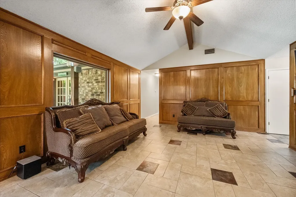 704 Whistler Drive Arlington TX 76006