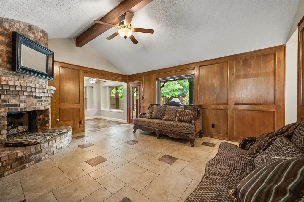 704 Whistler Drive Arlington TX 76006
