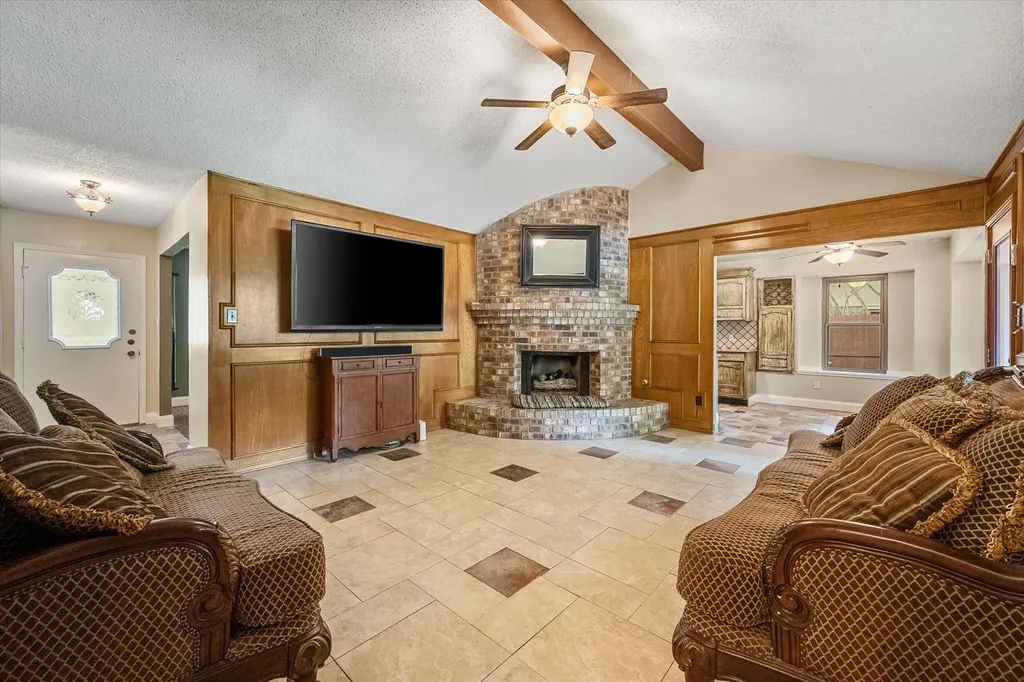 704 Whistler Drive Arlington TX 76006