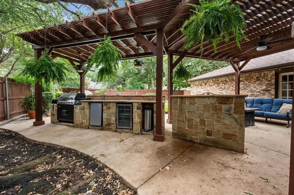 704 Whistler Drive Arlington TX 76006