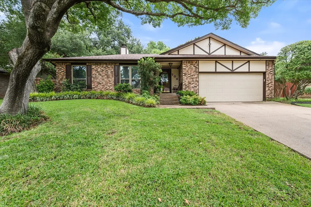 704 Whistler Drive Arlington TX 76006