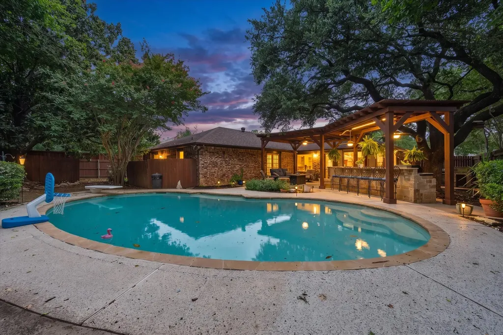 704 Whistler Drive Arlington TX 76006