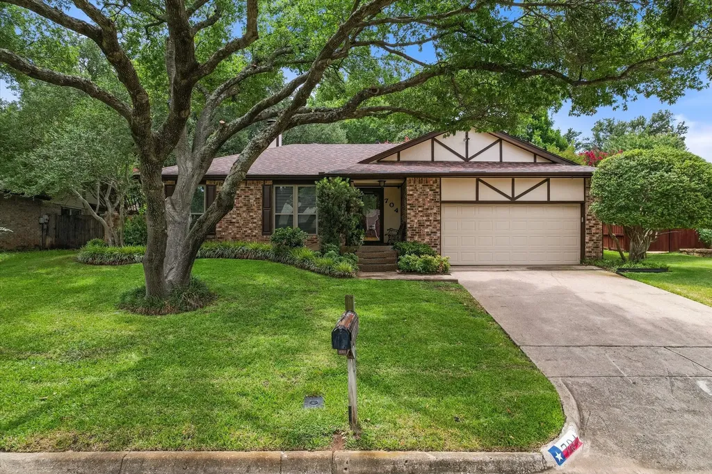 704 Whistler Drive Arlington TX 76006