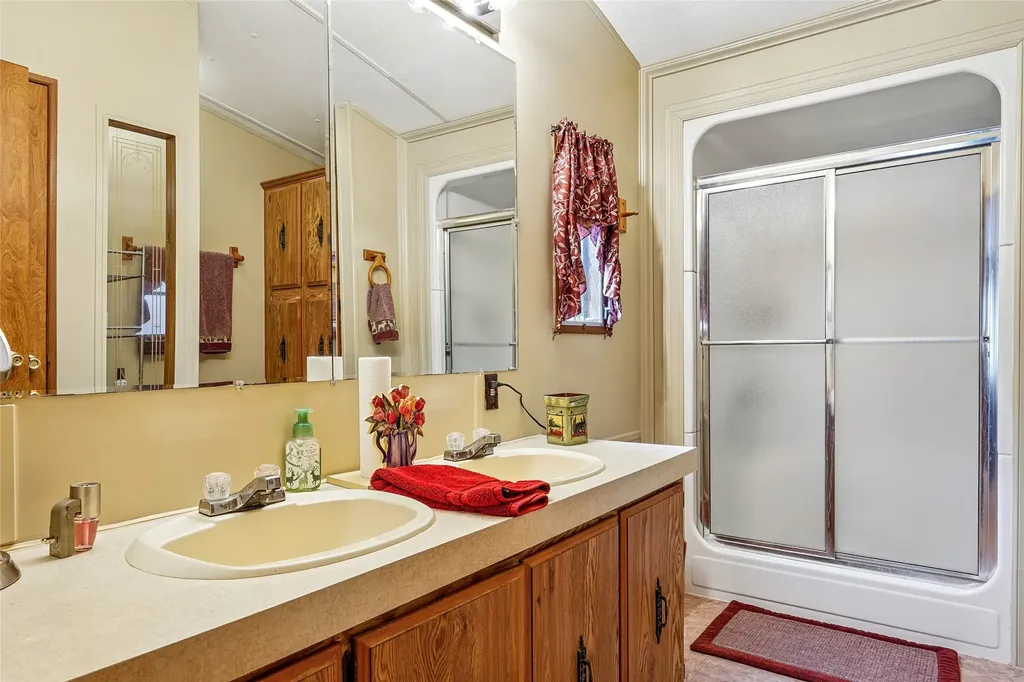 363 Oakview Road Gainesville TX 76240