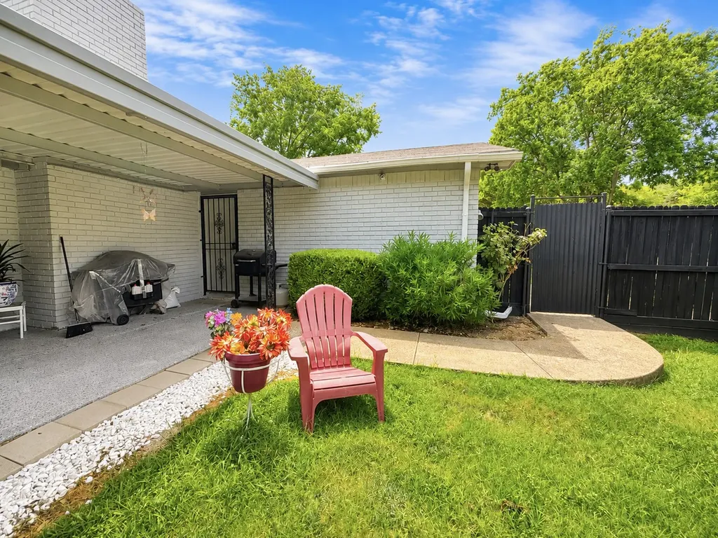 8633 Baumgarten Drive Dallas TX 75228