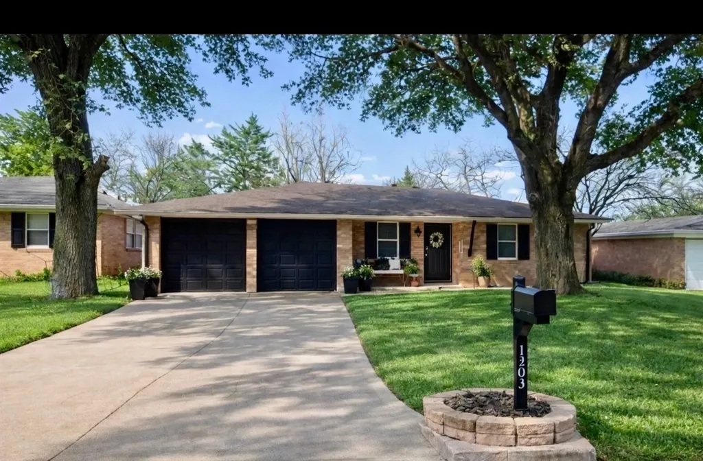 1303 Lafayette Drive Denison TX 75020