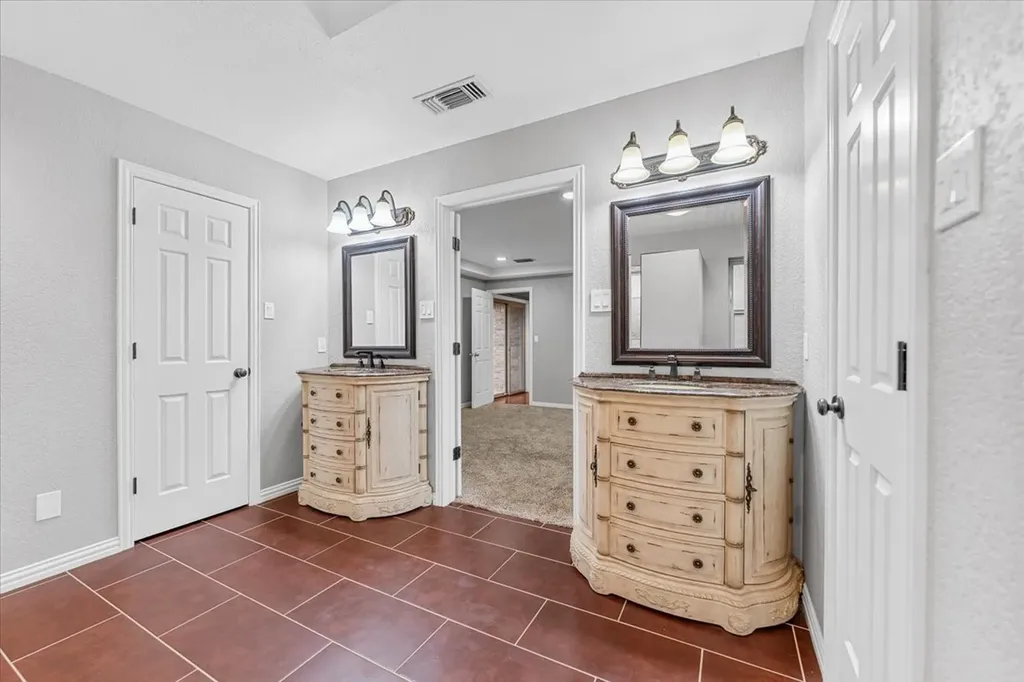 20 Timberline Drive Trophy Club TX 76262