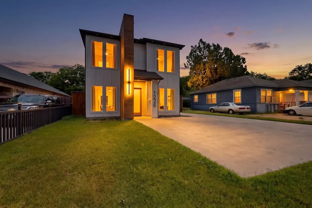 1226 S Ewing Avenue Dallas TX 75216