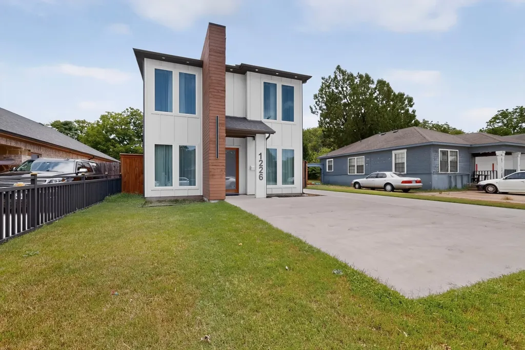 1226 S Ewing Avenue Dallas TX 75216