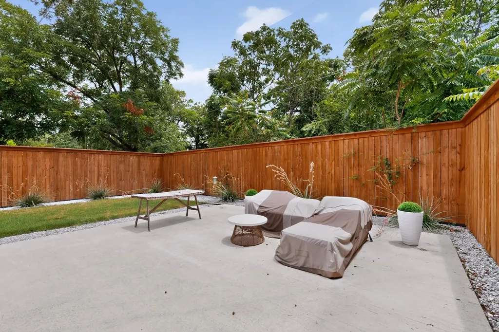 1226 S Ewing Avenue Dallas TX 75216