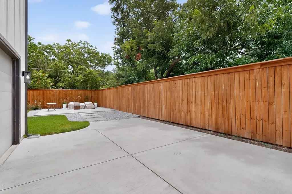 1226 S Ewing Avenue Dallas TX 75216