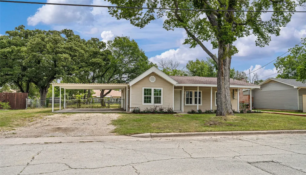117 N Oak Street Lacy Lakeview TX 76705