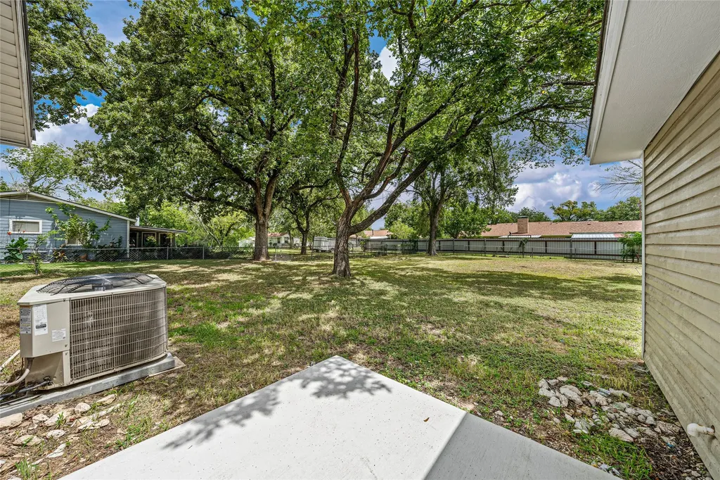 117 N Oak Street Lacy Lakeview TX 76705