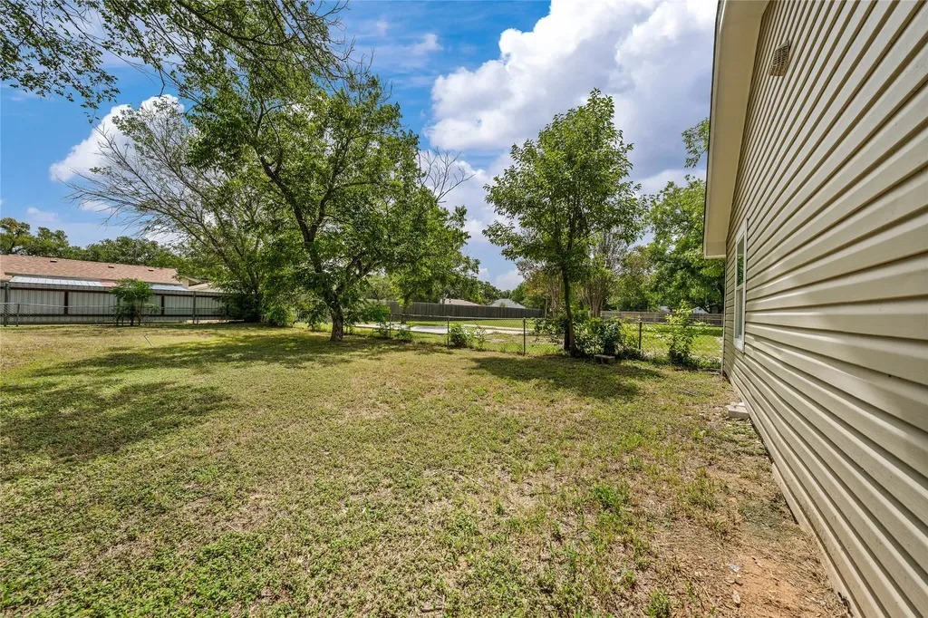117 N Oak Street Lacy Lakeview TX 76705