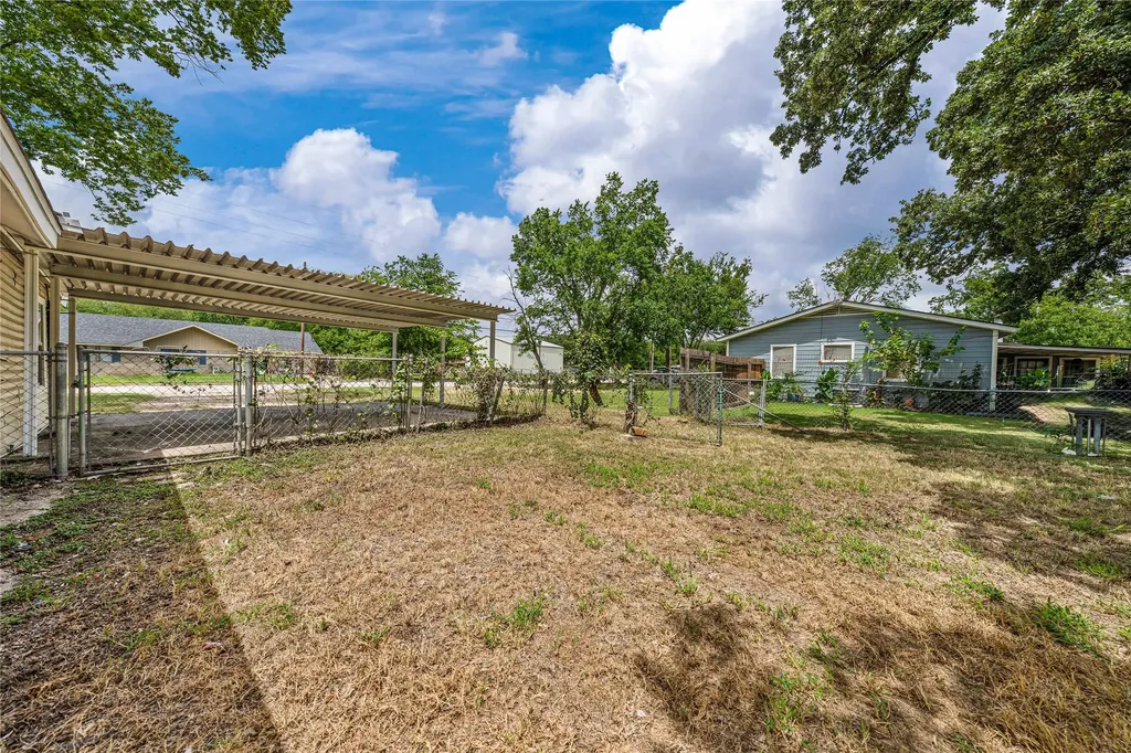 117 N Oak Street Lacy Lakeview TX 76705