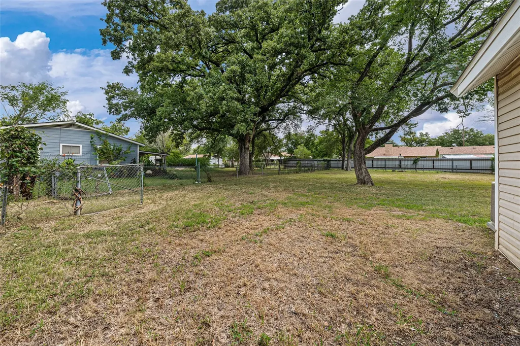 117 N Oak Street Lacy Lakeview TX 76705